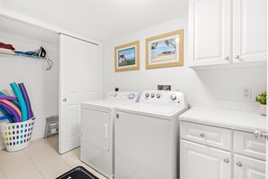 Interior - Ocean City Boardwalk/ Downtown/ Pool/ 3BD/ Beach (Ocean City)