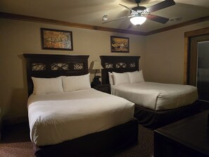 3 bedrooms, iron/ironing board, Internet, bed sheets - Enjoy Thanksgiving week in the Smokies! (Gatlinburg)