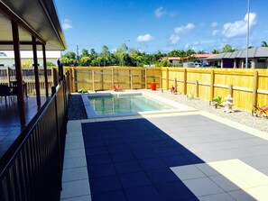 Pool - Danlise Mission Beach Retreat a modern villa with its own private pool (Mission Beach)