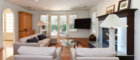 Smart TV y chimenea