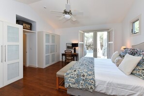 A bedroom with a bed, a desk, and a chair. There is a ceiling fan and a window with blinds. - 3 BD Cozy Home in St. Helena,fenced.Monthly rental (Saint Helena)