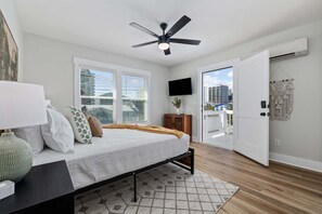 6 bedrooms, desk, iron/ironing board, travel cot - Sea Breeze - 6BR Coastal Escape w/ Heated Pool + Dual Kitchens (Walk to Beach!) (North Myrtle Beach)