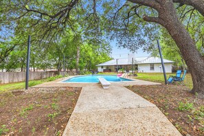 Outdoor pool - Casa Castillo, 5BR w/Pool, Hot Tub & Game Room (San Antonio)