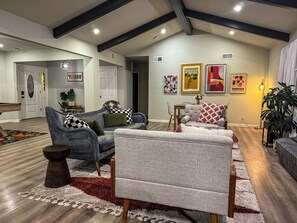 Interior - Casa Castillo, 5BR w/Pool, Hot Tub & Game Room (San Antonio)