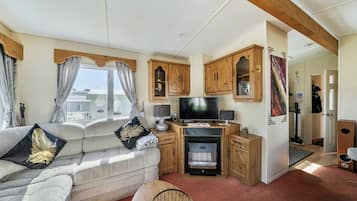 TV, fireplace, stereo