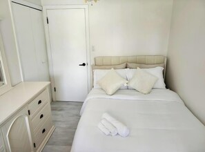 2 bedrooms, internet, bed sheets - 3Q Homestay: Simply Better, relax and recharge at Short-Stays. (Hamilton)