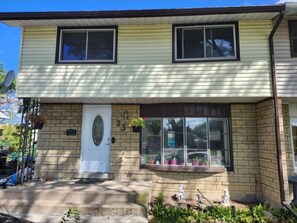 Exterior detail - 3Q Homestay: Simply Better, relax and recharge at Short-Stays. (Hamilton)