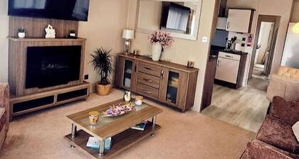 Modern & Spacious 40ft Caravan Sleeps 6, Luxury!