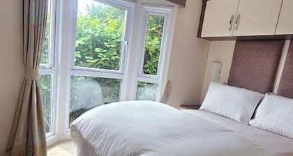 Modern & Spacious 40ft Caravan Sleeps 6, Luxury!