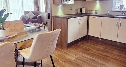Modern & Spacious 40ft Caravan Sleeps 6, Luxury!