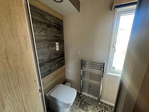 Bathroom - Self-Catering Lodge Inverness - Sleeps 4 (Inverness)