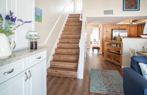 Living area - Spacious 3 Bed 3 Bath Bayfront Manasota Key Retreat (Englewood)