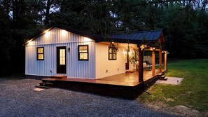 Exterior - Lovely 2-bedroom cottage with covered porch, hot tub and campfire area. (Ickesburg)