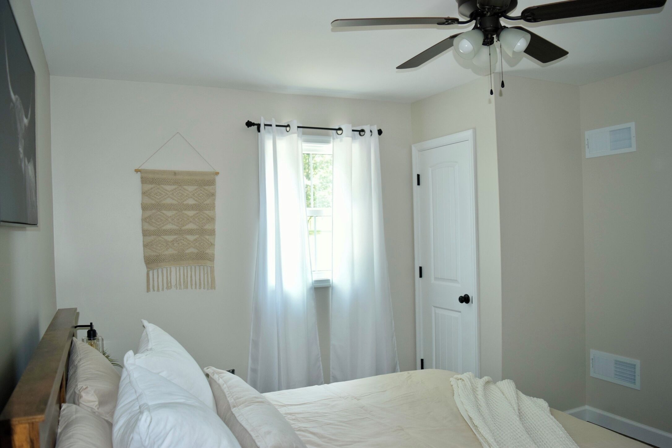 2 bedrooms, WiFi, bed sheets