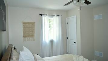 2 bedrooms, WiFi, bed sheets