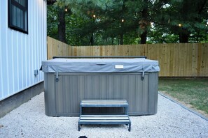 Outdoor spa tub - Lovely 2-bedroom cottage with covered porch, hot tub and campfire area. (Ickesburg)
