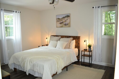 Lovely 2-bedroom cottage with covered porch, hot tub and campfire area.