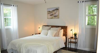 Lovely 2-bedroom cottage with covered porch, hot tub and campfire area.