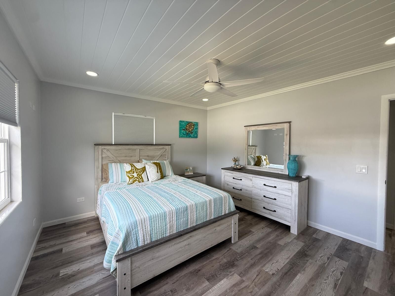 2 bedrooms, iron/ironing board, Internet, bed sheets