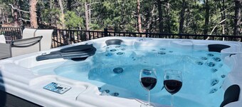 Secluded Cozy Cabin /Hot Tub/ Private Mountain Retreat