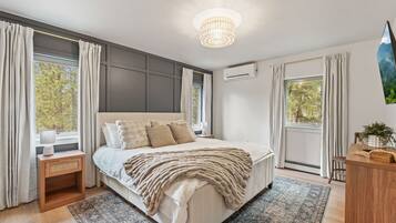 3 bedrooms, iron/ironing board, travel crib, free WiFi