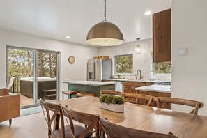 Dining - Secluded Cozy Cabin /Hot Tub/ Private Mountain Retreat (Monument)