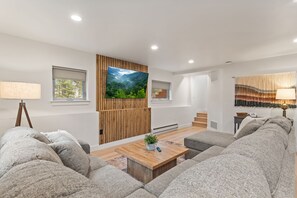 Smart TV y chimenea 