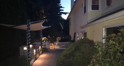 World Cup 15 min: Sleeps 10, Pool, Near Airport