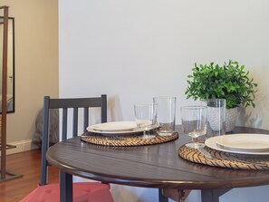 Studio Suite | Dining - Amazing Townhouse-Heart of Little Italy  (Baltimore)