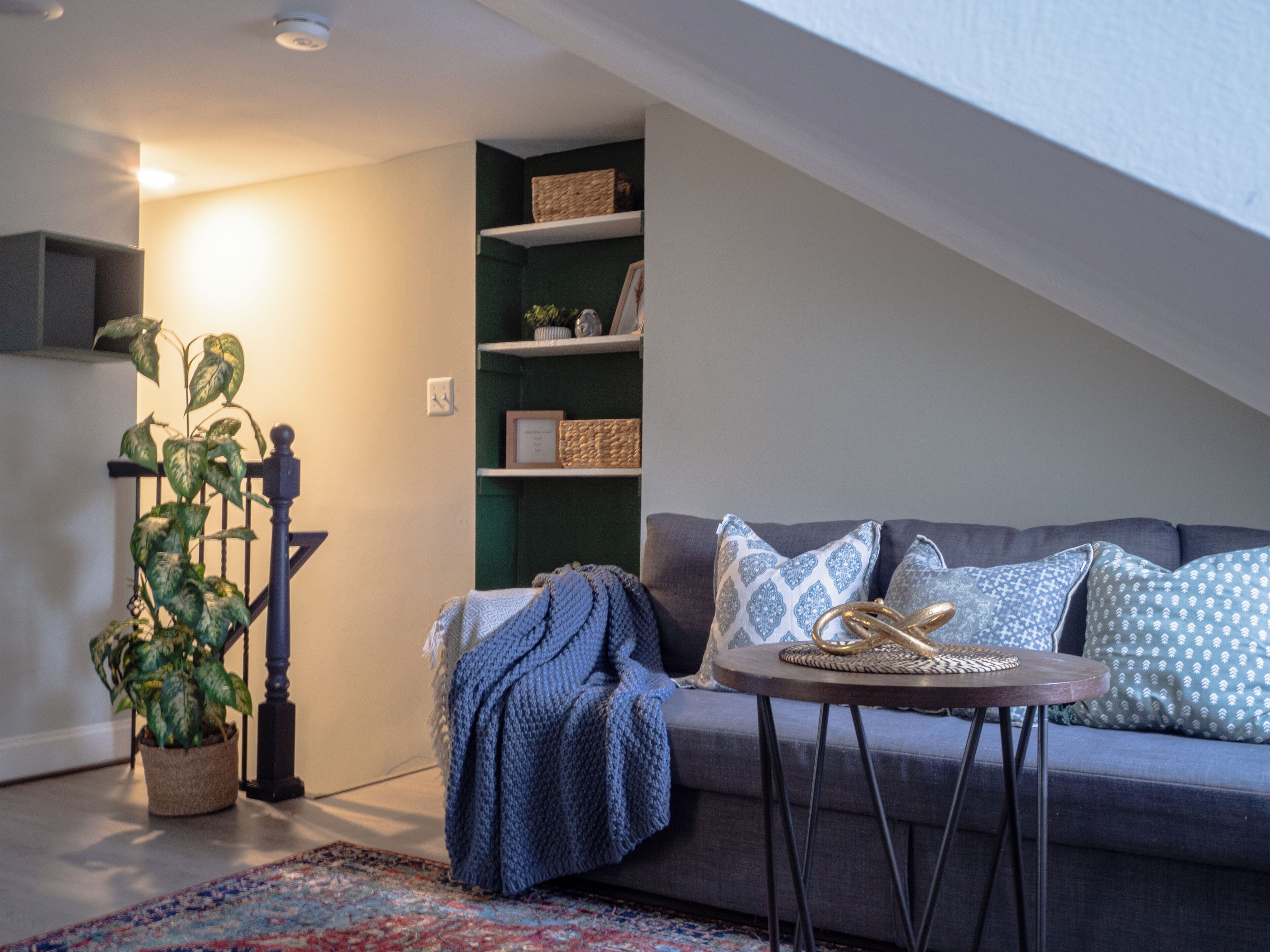 Studio | Living area | TV