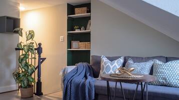 Studio | Living area | TV