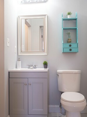 Comfort Double Room | Bathroom - Amazing Townhouse-Heart of Little Italy  (Baltimore)