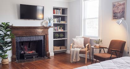 Amazing Townhouse-Heart of Little Italy