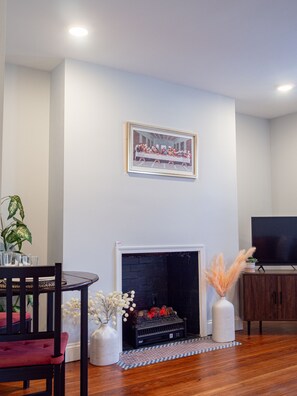 Studio Suite | Interior - Amazing Townhouse-Heart of Little Italy  (Baltimore)