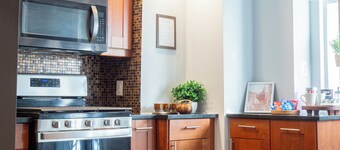 Amazing Townhouse-Heart of Little Italy 