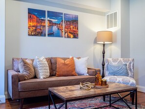 Studio Suite | Living area - Amazing Townhouse-Heart of Little Italy  (Baltimore)