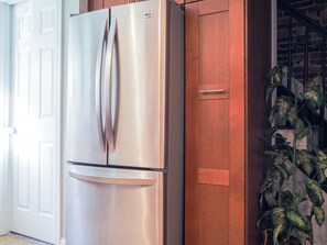 Studio Suite | Interior - Amazing Townhouse-Heart of Little Italy  (Baltimore)