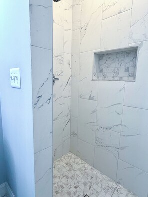 Studio Suite | Bathroom - Amazing Townhouse-Heart of Little Italy  (Baltimore)