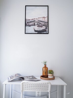 Classic Double Room | Interior - Amazing Townhouse-Heart of Little Italy  (Baltimore)