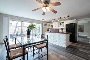 Dining - 2BR Montrose Dream Suite 01! Downtown, Medical Center (Houston)