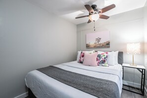 Room - 2BR Montrose Dream Suite 01! Downtown, Medical Center (Houston)