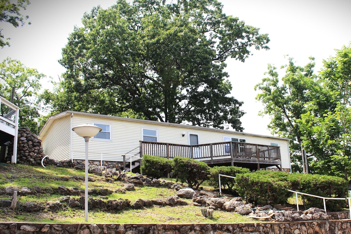 Family House, Lake View | WiFi (free), bed sheets