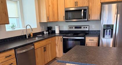 Soothing 2-bedroom apartment with AC