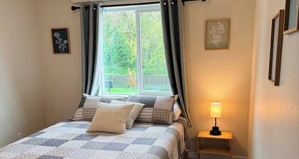 Soothing 2-bedroom apartment with AC