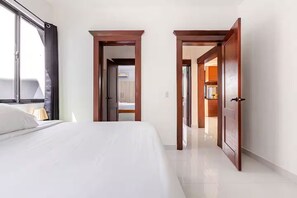 3 bedrooms, iron/ironing board, WiFi, bed sheets - Villa in Bombita with Personal Driver, Pool, Rooftop. Steps to Everything! (Sosú)