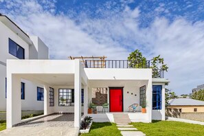 Terrace/patio - Villa in Bombita with Personal Driver, Pool, Rooftop. Steps to Everything! (Sosú)