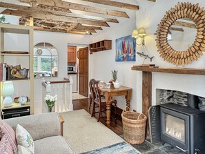 TV, fireplace - Cobblers Cottage, Lynmouth (Lynmouth)