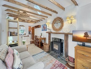 TV, fireplace - Cobblers Cottage, Lynmouth (Lynmouth)