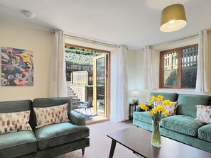 TV, fireplace - Ashton Cottage, Countisbury (Lynmouth)