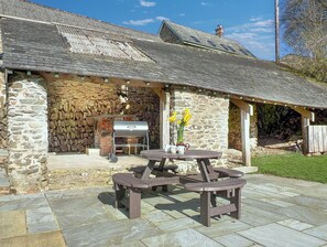 Outdoor dining - Ashton Cottage, Countisbury (Lynmouth)